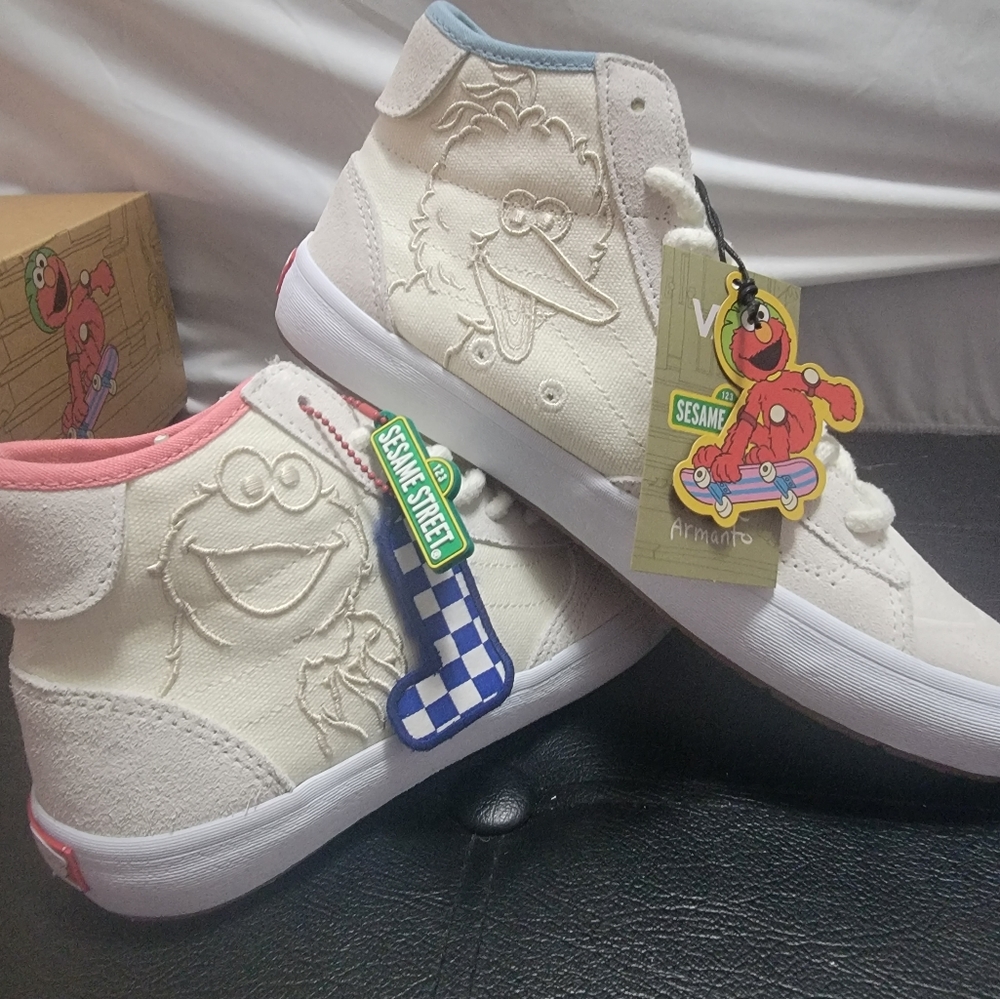 VANS X SESAME STREET BY LIZZIE ARMANTO wm 8.5/ mn 7.0